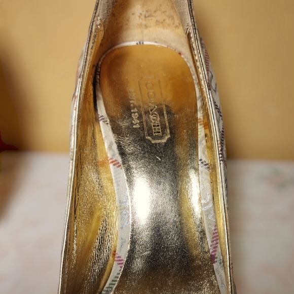 Coach Corey Letter Graffiti Pumps - Picture 10 of 16